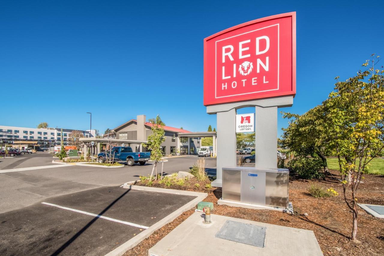 Red Lion Hotel Portland Airport Exterior photo