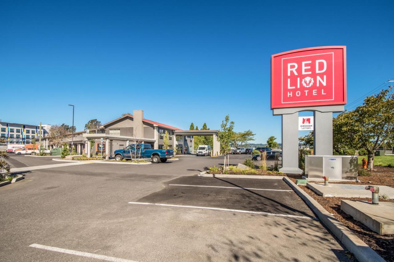 Red Lion Hotel Portland Airport Exterior photo