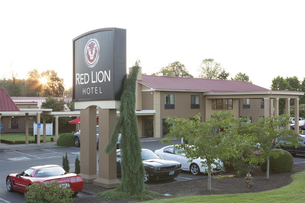 Red Lion Hotel Portland Airport Exterior photo